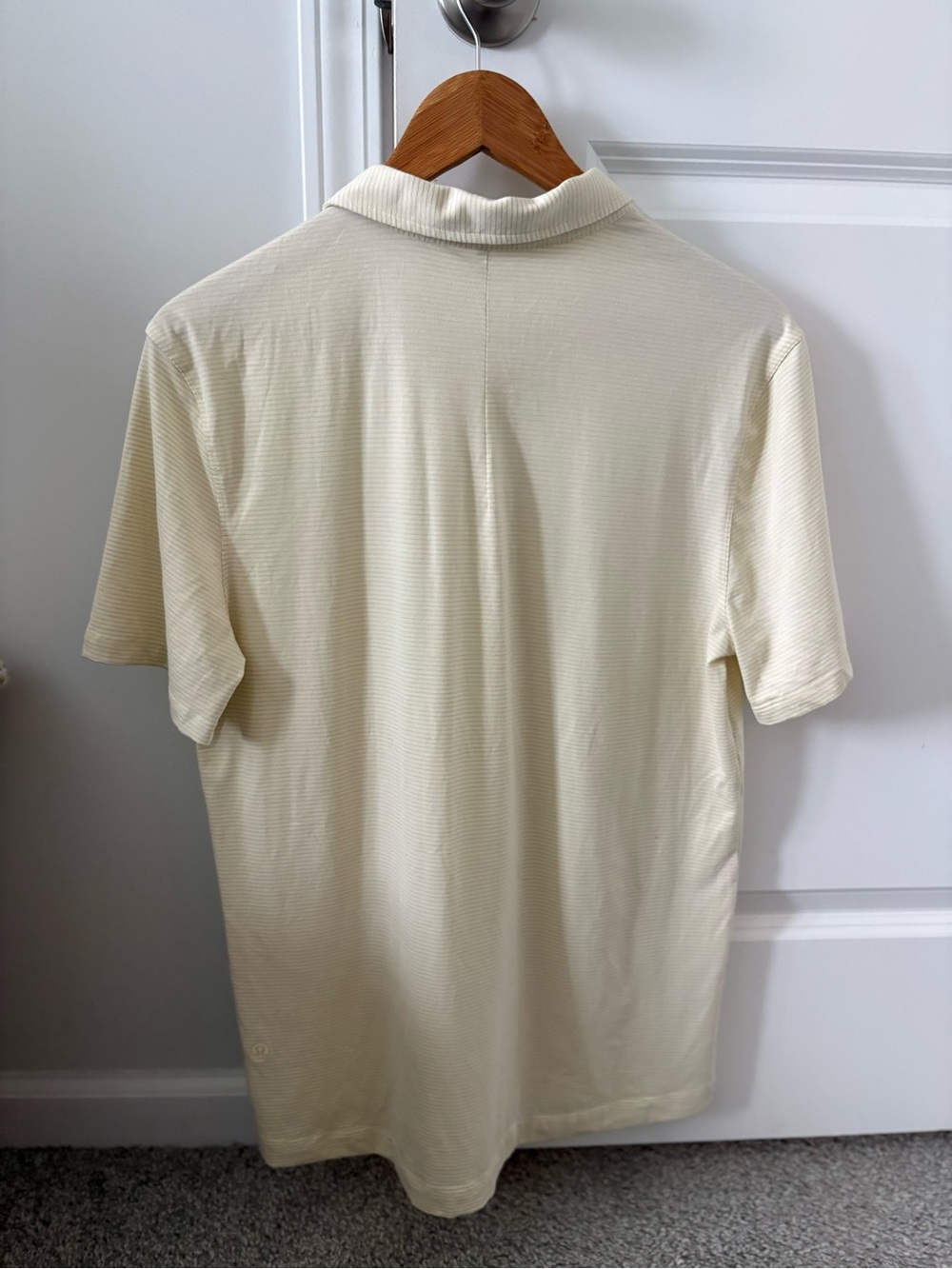 lululemon Men's Short Sleeve Evolution Golf Polo Shirt- Cream/Light Ivory Medium - Picture 3 of 5